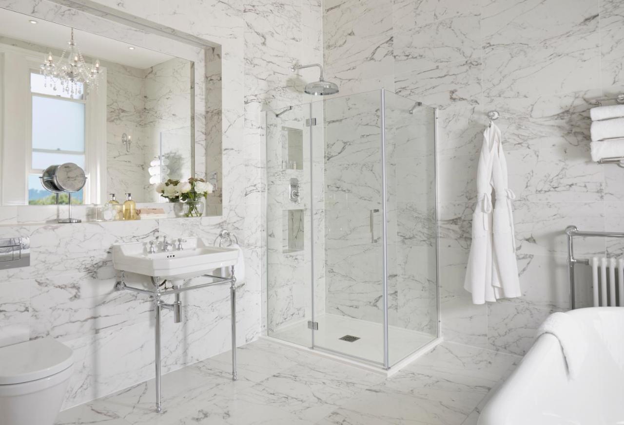 Bathen House Boutique Hotel Zewnętrze zdjęcie A modern bathroom