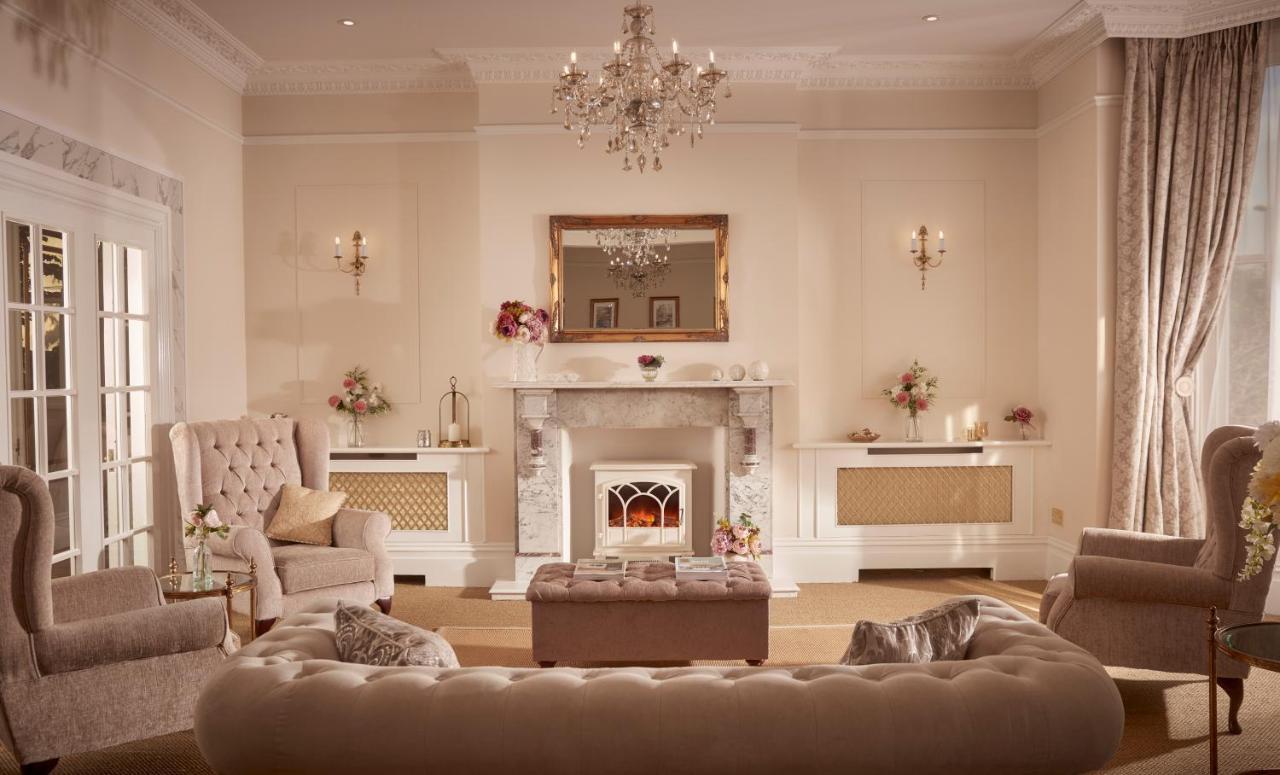 Bathen House Boutique Hotel Zewnętrze zdjęcie A living room with a fireplace