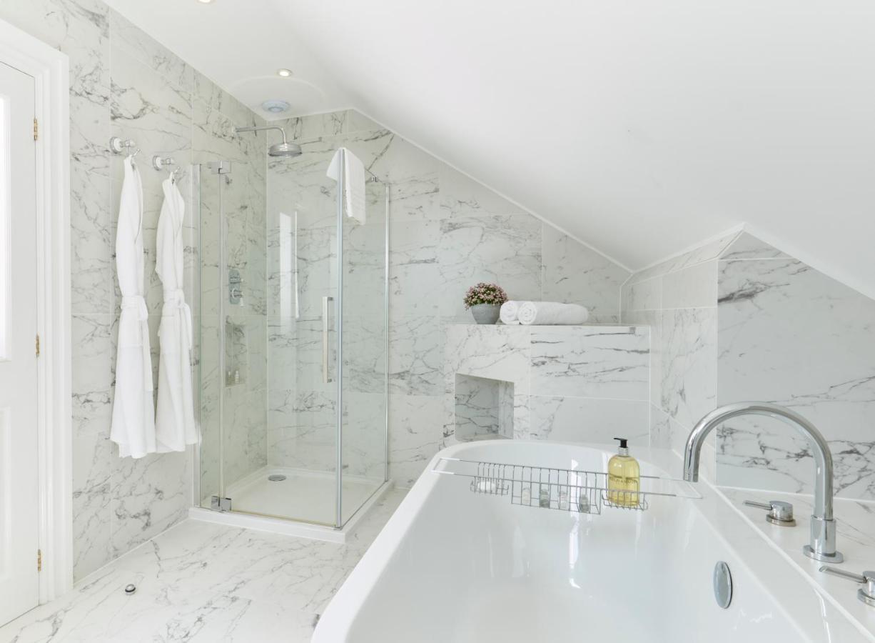 Bathen House Boutique Hotel Zewnętrze zdjęcie A modern bathroom