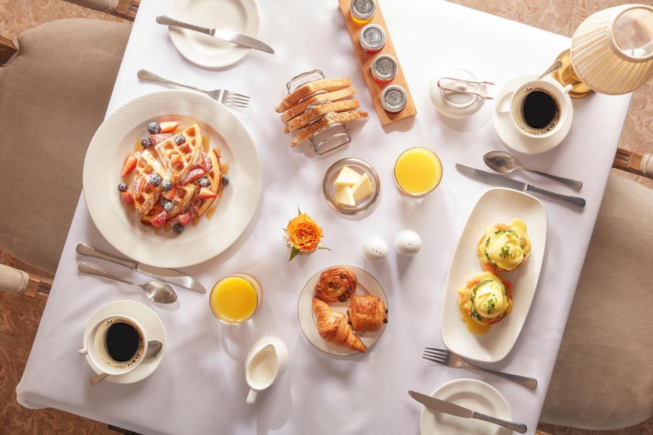 Bathen House Boutique Hotel Zewnętrze zdjęcie A breakfast table
