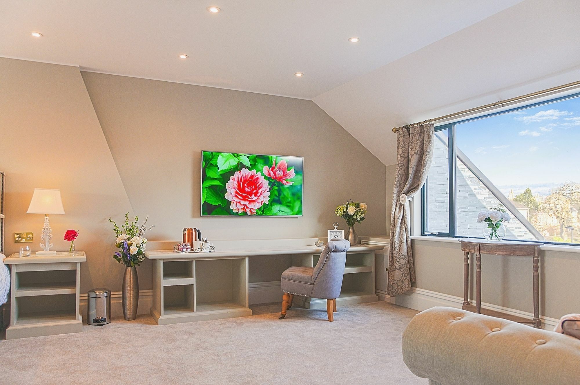 Bathen House Boutique Hotel Zewnętrze zdjęcie A room with a TV